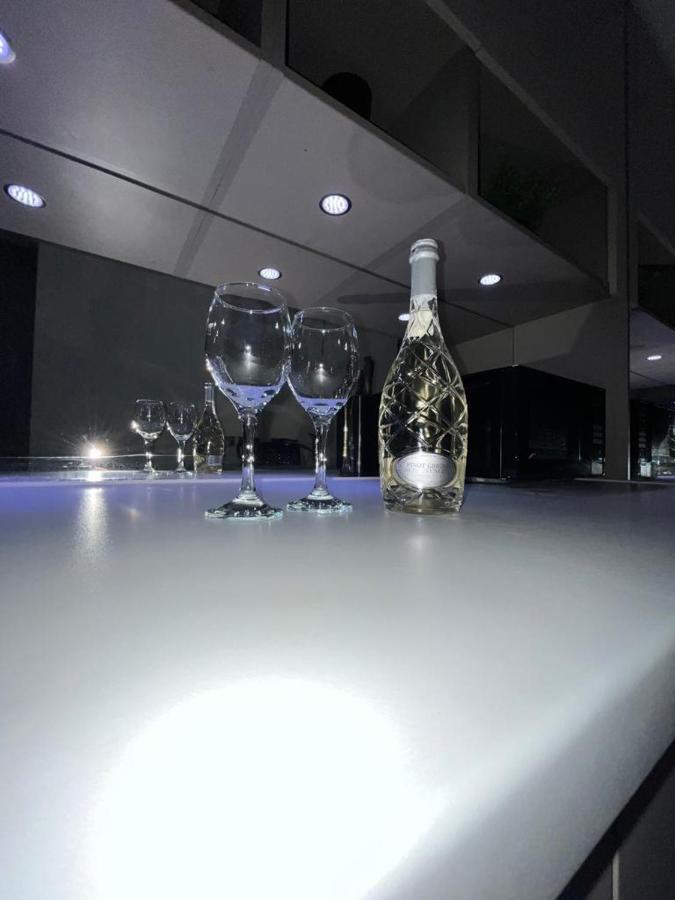 Luxurious Dlr Apartment London Exterior photo