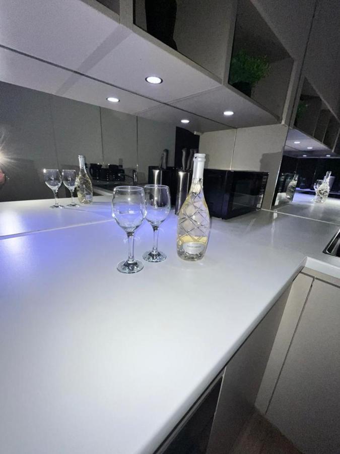 Luxurious Dlr Apartment London Exterior photo